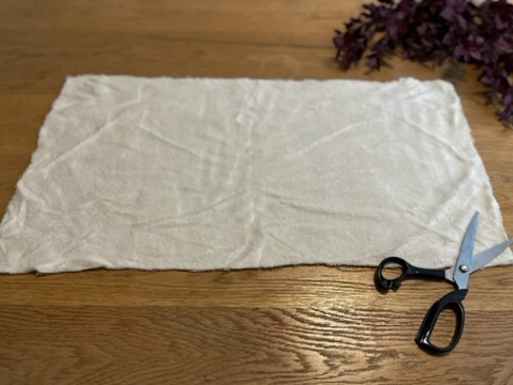 DIY Kürbis Kissen, Stoff zuschneiden.