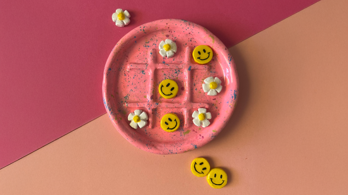 Ergebnis des TicTacToe Spiels aus Lufttrocknendem Ton.