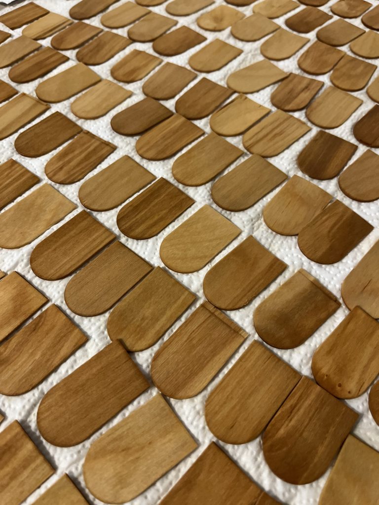 DIY Dachziegel aus Eisstielen.