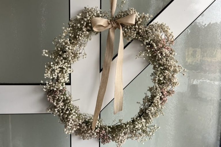 Frühlingskranz aus Schleierkraut | Zarte DIY-Deko